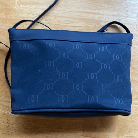 WOMEN'S NAVY BLUE PURSE HAS A DD EMBLEM AND MONOGRAM in great condition - Picture 2 of 8
